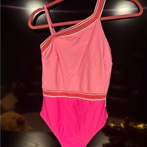 Chic Pink Colorblock Swimsuit